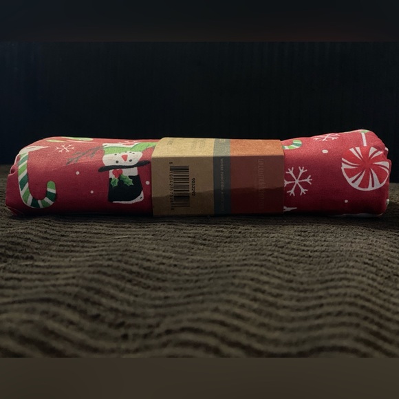 Holiday Tablecloth - Spill Resistant โ MUKitchen - Picture 4 of 13